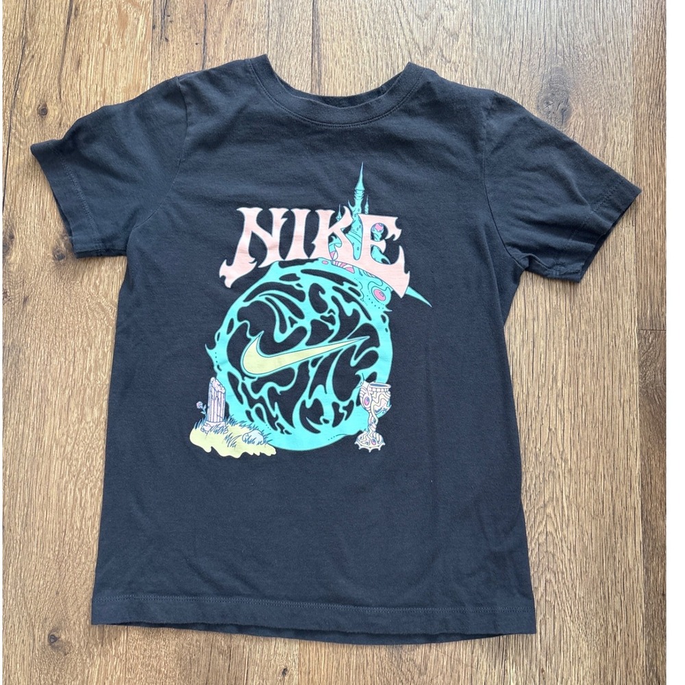Nike Kids Small Charcoal Gray Graphic Tee Surrealist Swoosh Globe Castle T-Shirt